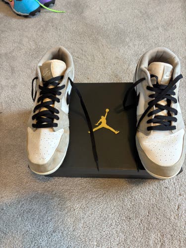 White Men's Size M 10.5 (W 11.5) Adult Air Jordan Low Top Molded Cleats (Used)