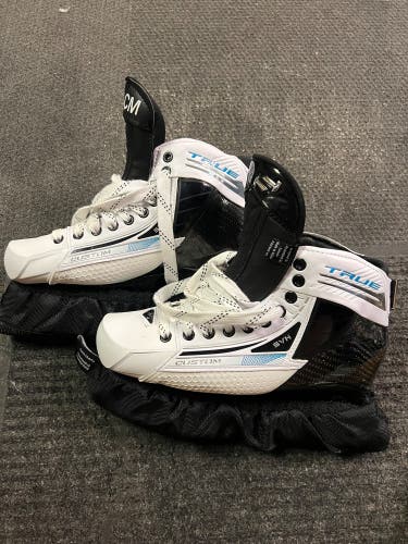 2025 True One Piece Hockey Goalie Skates Regular Width Pro Stock 8 (Used)