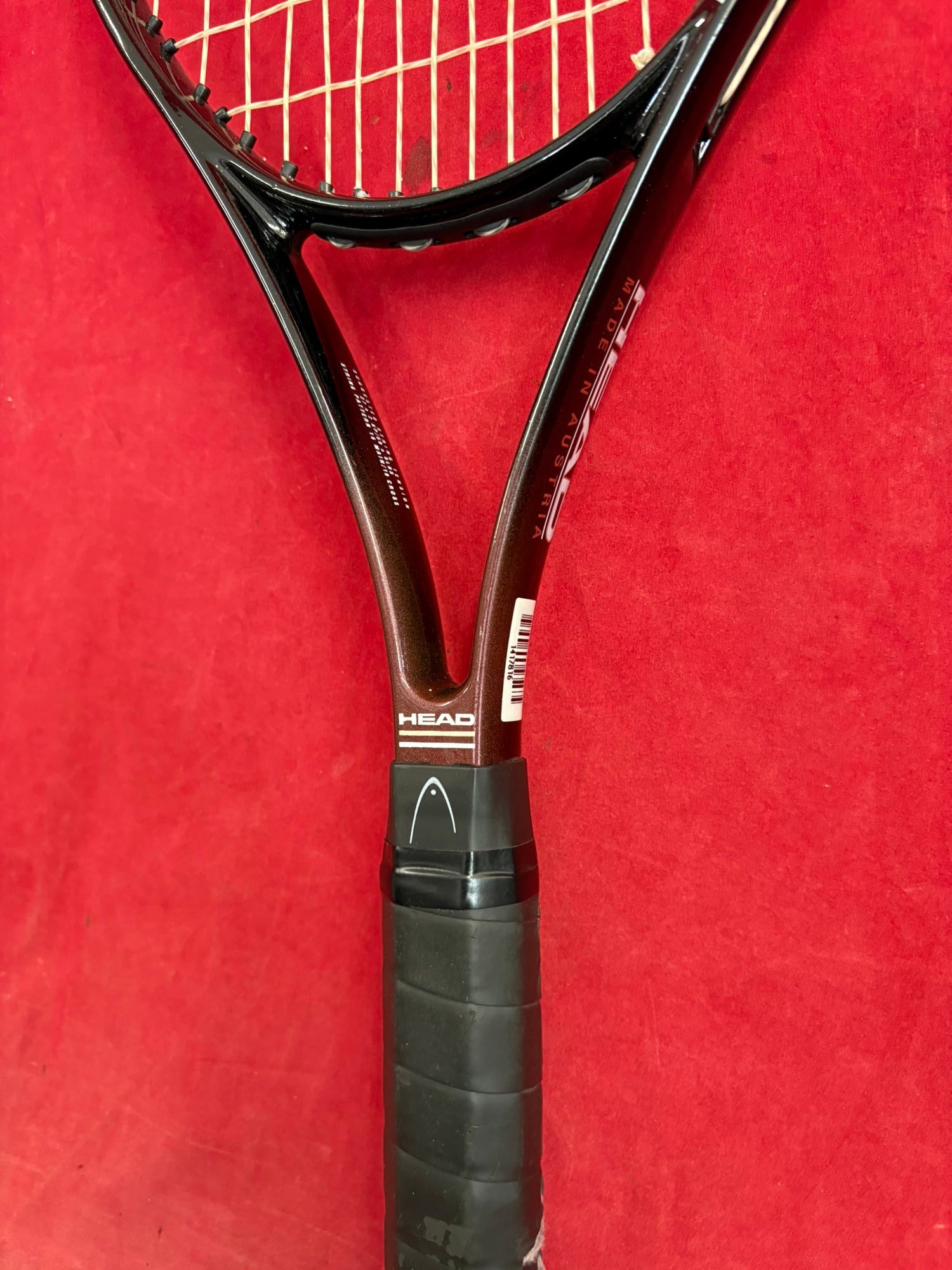Tennis Racquet: Head Graphite Edge tennis racquet, Grip: 43/8