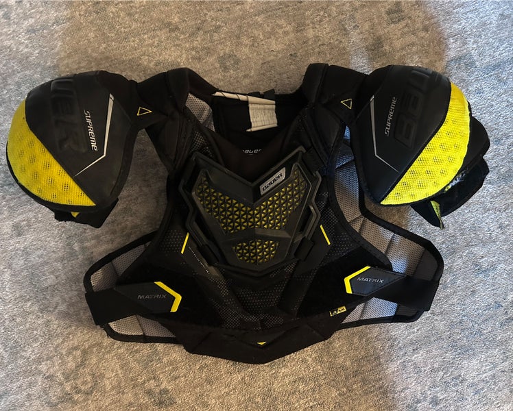 Medium Junior Bauer Vapor Shoulder Pads (Used)