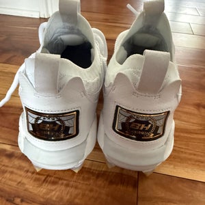 White Size M 10.0 (W 11.0) Under Armour (New)