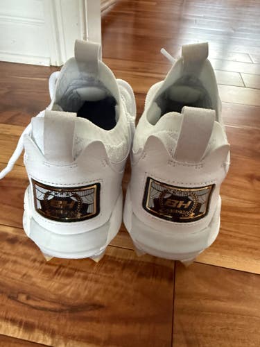 White Size M 10.0 (W 11.0) Under Armour (New)