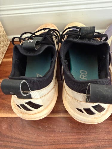 White Men's Adidas baseball cleats Size M 10.0 (W 11.0) Low Top (Used)