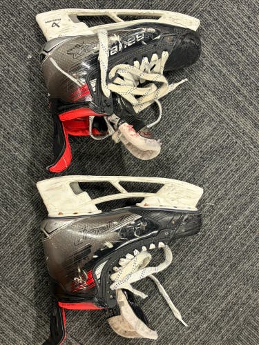 Black 2023 Bauer Vapor X5 Pro Hockey Skates 9 (Used)