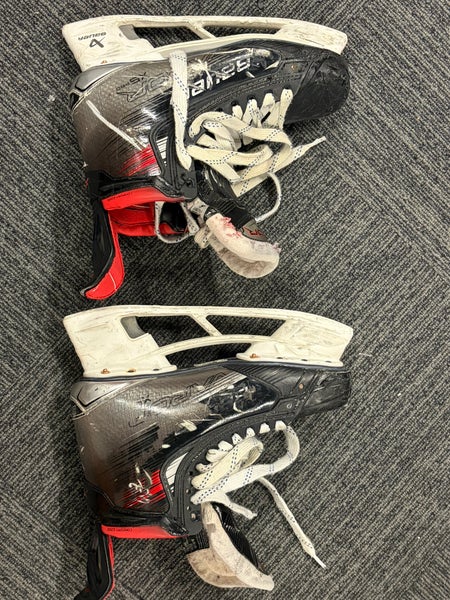 Black 2023 Bauer Vapor X5 Pro Hockey Skates 9 (Used)