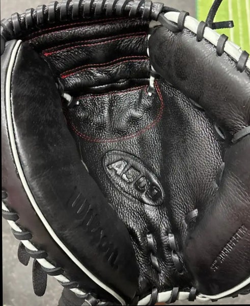 Wilson RH Catcher's A550 Baseball Glove 32" (Used)