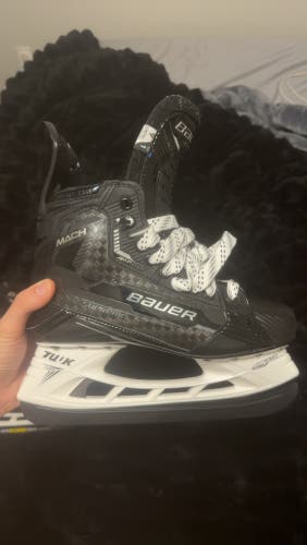 Black 2022 Bauer Supreme Mach Hockey Skates Regular Width 9 (Used)