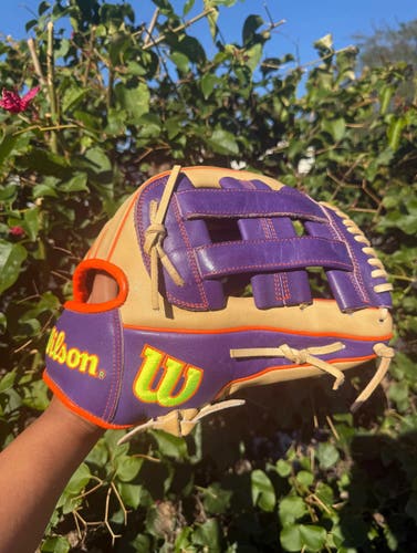 Wilson A2000 dw5 RH Baseball Glove 12" (Used)