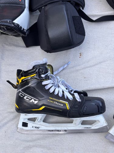 2020 CCM Super Tacks 9380 Hockey Goalie Skates Regular Width 8.5 (Used)