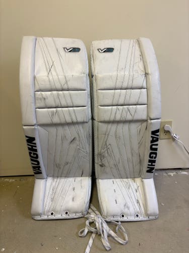 34" Vaughn Velocity V9 Pro Goalie Leg Pads (Used)