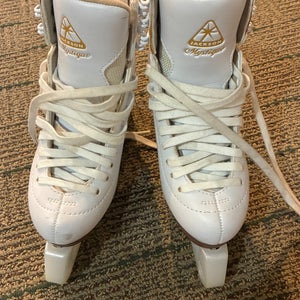 Jackson Ultima Figure Skates C Junior 2.5 (Used)