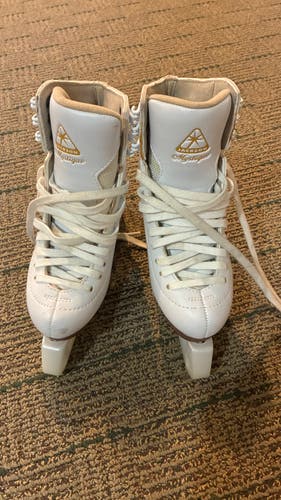 Jackson Ultima Mystique Figure Skates 2.5C