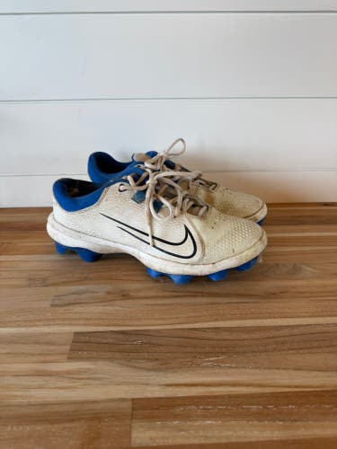 White Unisex Size 9.5 Adult Nike Molded Cleats  (Used)