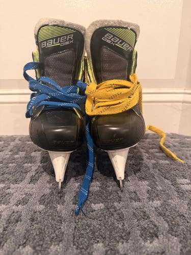 Bauer GSX Hockey Goalie Skates Regular Width Size 5 (Used)