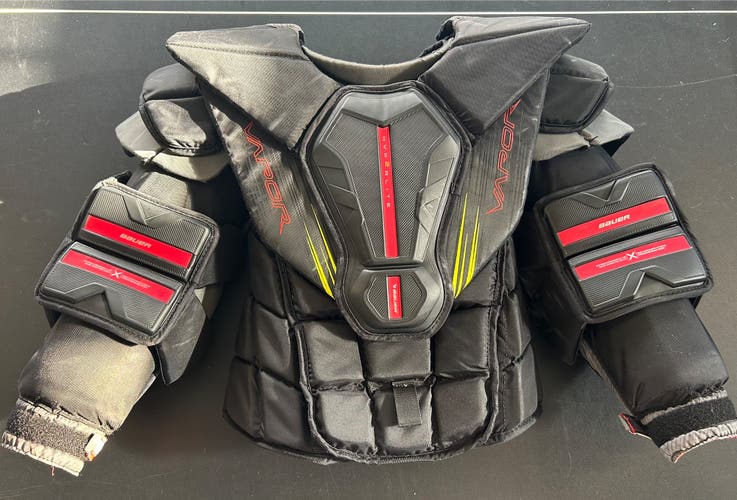 Medium Bauer Vapor Hyperlite 2 Goalie Chest Protector (Used)