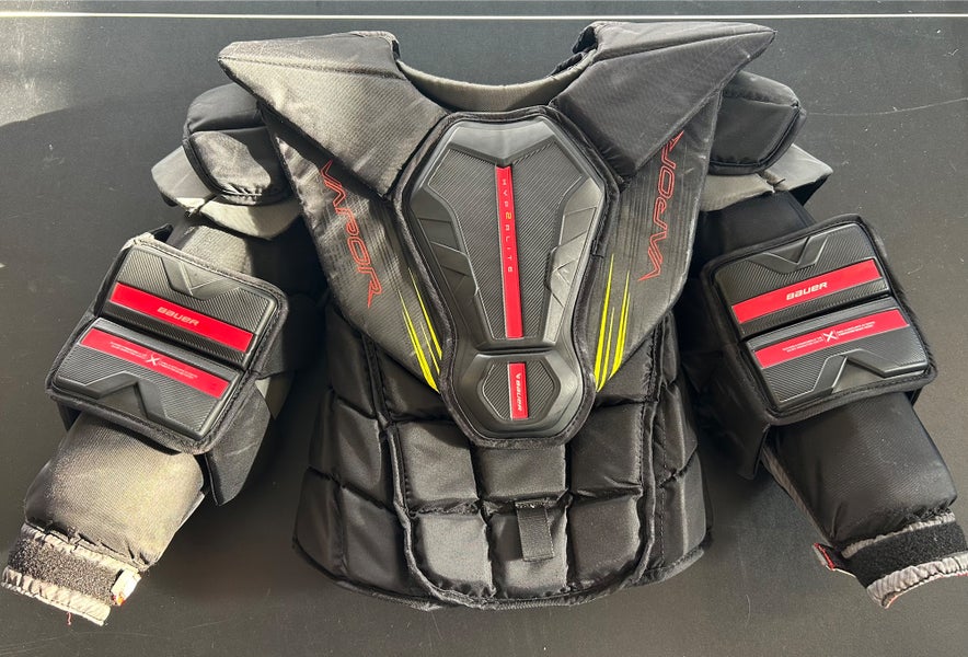 Medium Bauer Vapor Hyperlite 2 Goalie Chest Protector (Used)