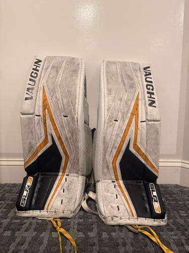 26" Vaughn Ventus SLR3 Goalie Leg Pads (Used)