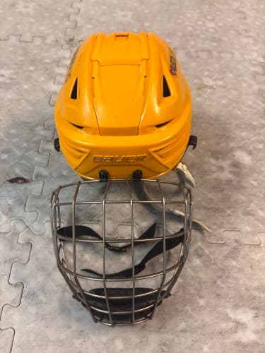 Medium Bauer Re-Akt 150 Helmet (Used)