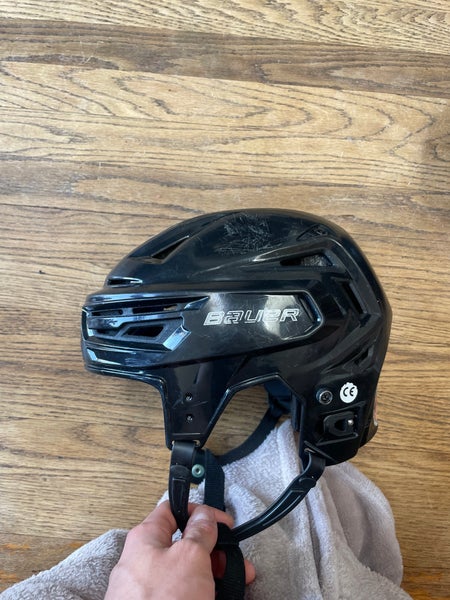 Medium Bauer Re-Akt 150 Helmet (Used)