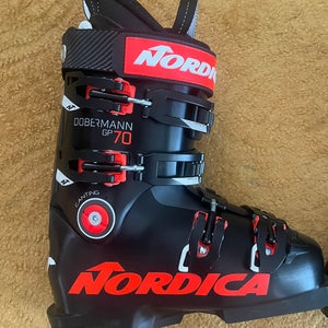 Mondo 23 & 23.5 Unisex Nordica Dobermann Racing Ski Boots Soft Flex (New)