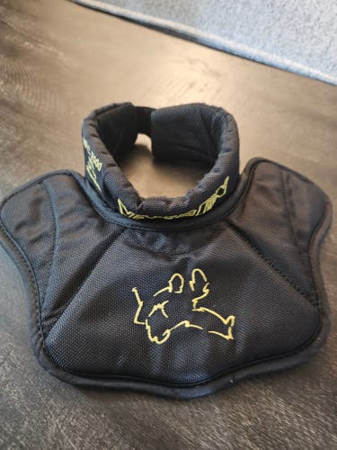 Vaughn VPC 7000 Neck guard SR Size M BNQ certified (Used)