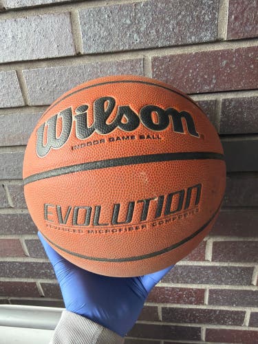 Men's Wilson Basketball (Used)