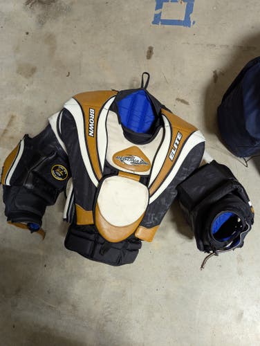 Medium Brown Elite Goalie Chest Protector Pro Stock (Used)