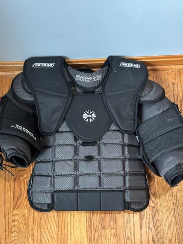 XL Simmons 992 Goalie Chest Protector (Used)
