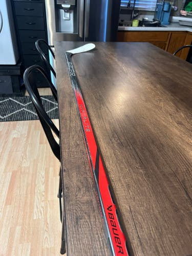 Senior Bauer Vapor Hyperlite 2 Right Handed Hockey Stick P92 82 Flex (Used)