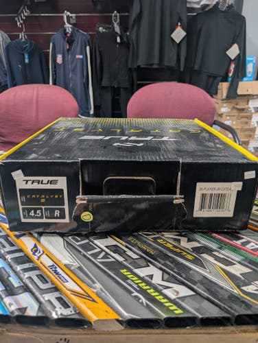 True Catalyst 5 Hockey Skates Size 4.5