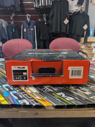 True HZRDUS 5x Hockey Skates Size 4.5