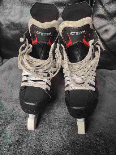 CCM JetSpeed FT350 Hockey Skates Regular Width Size 6 (Used)