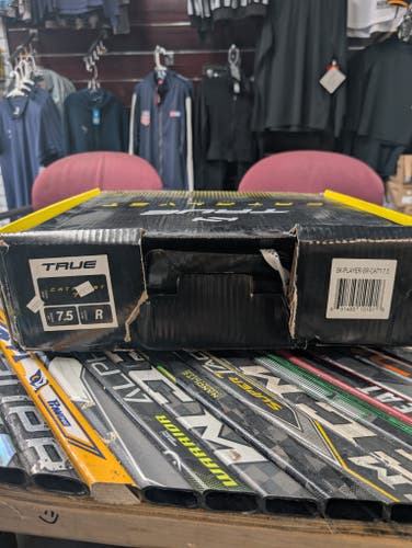 True Catalyst 7 Hockey Skates Size 7.5