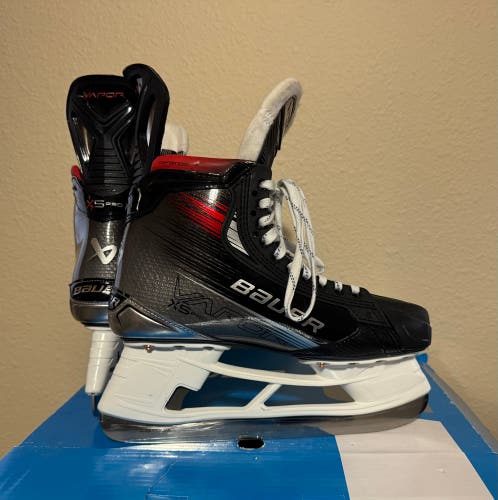 2023 Bauer Vapor X5 Pro Hockey Skates 10 (Lightly Used)