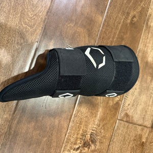 Black Senior EvoShield Leg guard (Used)