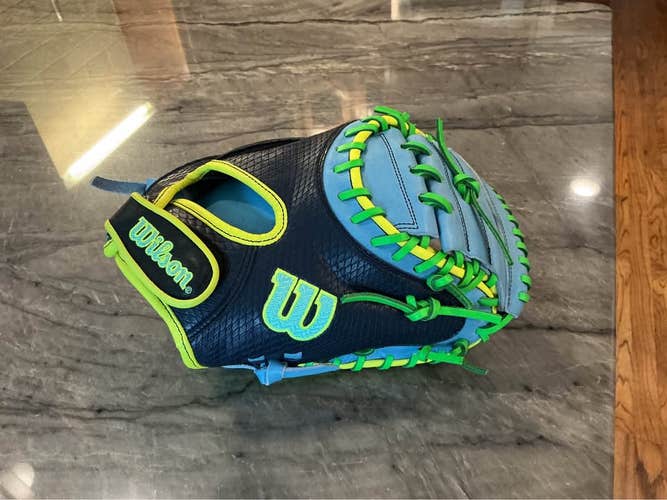 RH Wilson A2000 Catcher's Glove 33" (New)