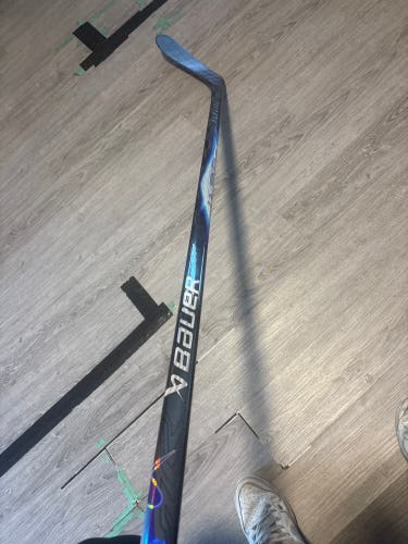 Senior Bauer Vapor Flylite Left Hand Hockey Stick P28 77 Flex (New)