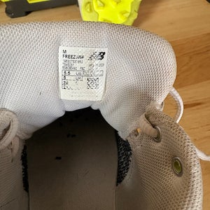 White Men's 5.5Y (Big Kids / Youth) Youth New Balance Freeze 4.0 Mid Top (Used)