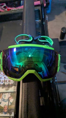 Unisex Smith Snowboard Goggles Medium (Used)