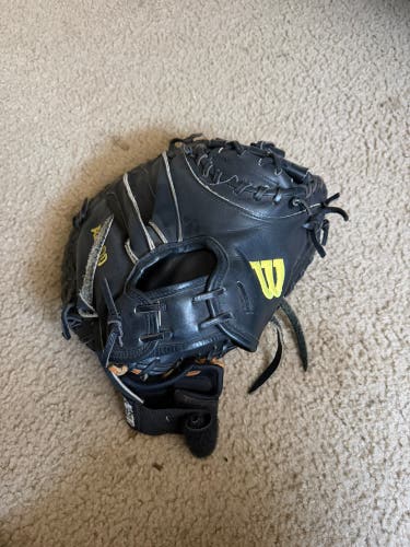 Wilson A2000 RH Catcher's Glove 32.5" (Used)
