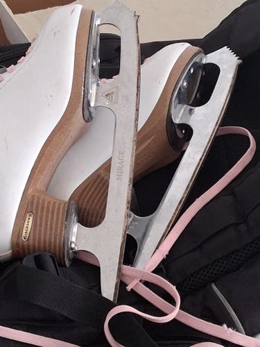 Jackson Ultima Elle Figure Skates B Junior 3 (Used)