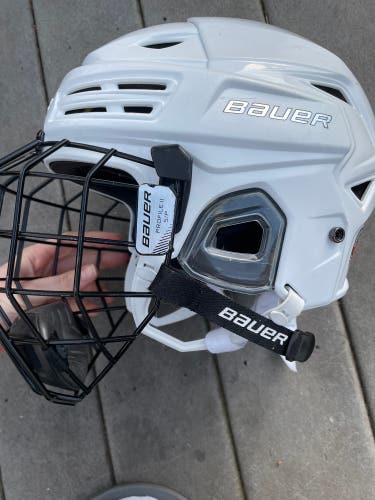 Youth Bauer Re-Akt 200 Helmet (Used)