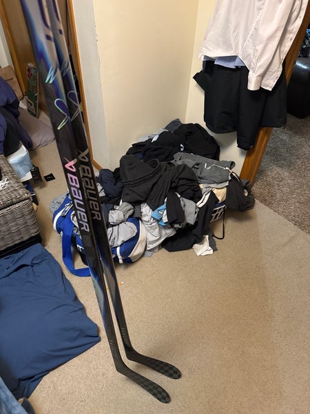 Senior Bauer Vapor Flylite Left Hand Hockey Stick P28 70 Flex (Used)