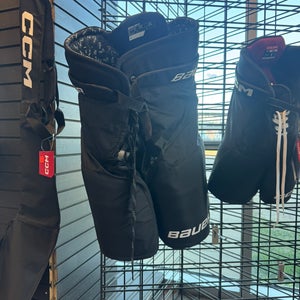 Senior XL Bauer X Hockey Pants (Barely used- like new)