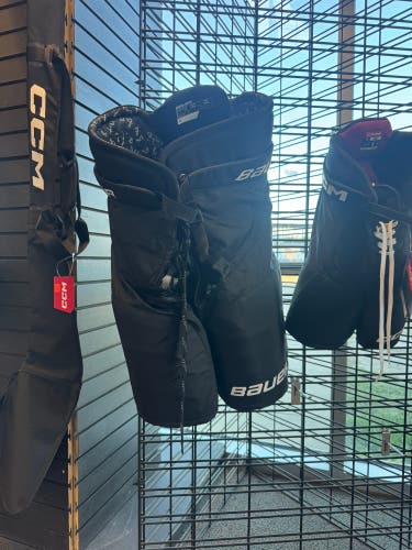 Senior XL Bauer X Hockey Pants (Barely used- like new)
