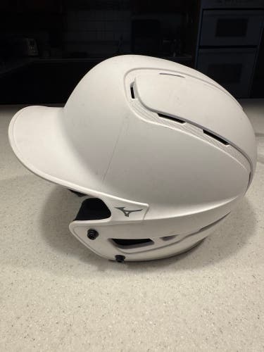 Large/Extra Large Mizuno B6 Batting Helmet (Used)