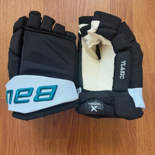 San Jose Sharks Black Cali Fin Bauer Hyperlite Gloves 15” VLASIC