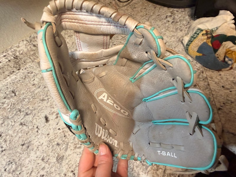 Wilson A2000 RH Softball Glove 10" (Used)