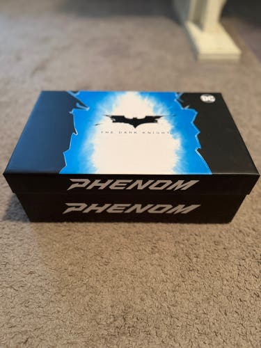 White Men's Size M 10.5 (W 11.5) Adult Low Top Molded Cleats (New)