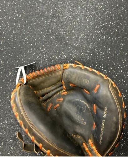 Mizuno RH Catcher's MZC260 Baseball Glove 32.5" (Used)